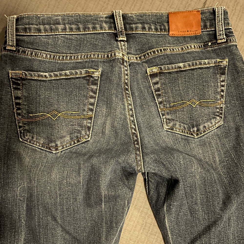 Women’s Lucky Brand jeans | ankle length | no rips or tears !